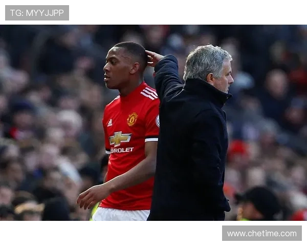 内维尔称卡里克顺利也不该留任